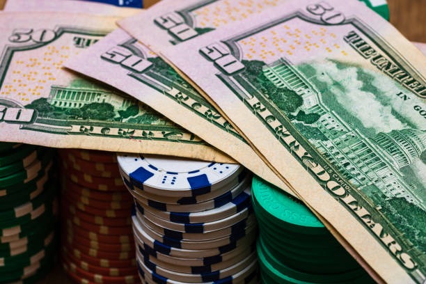 Slot game interface showing reels and payout table